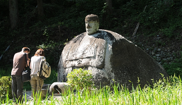 万治の石仏の写真