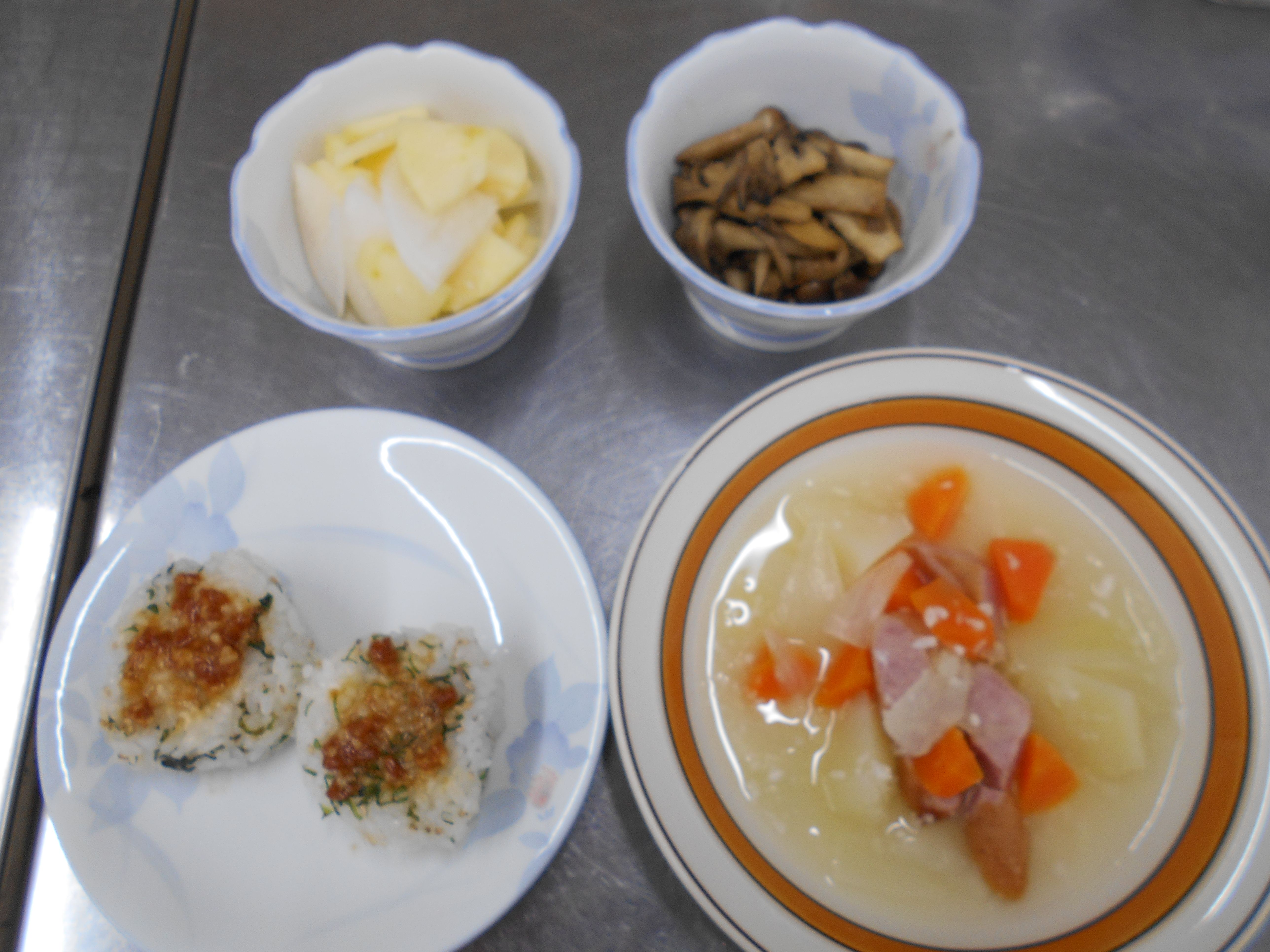 実習した醤油麹の焼きおにぎりなど