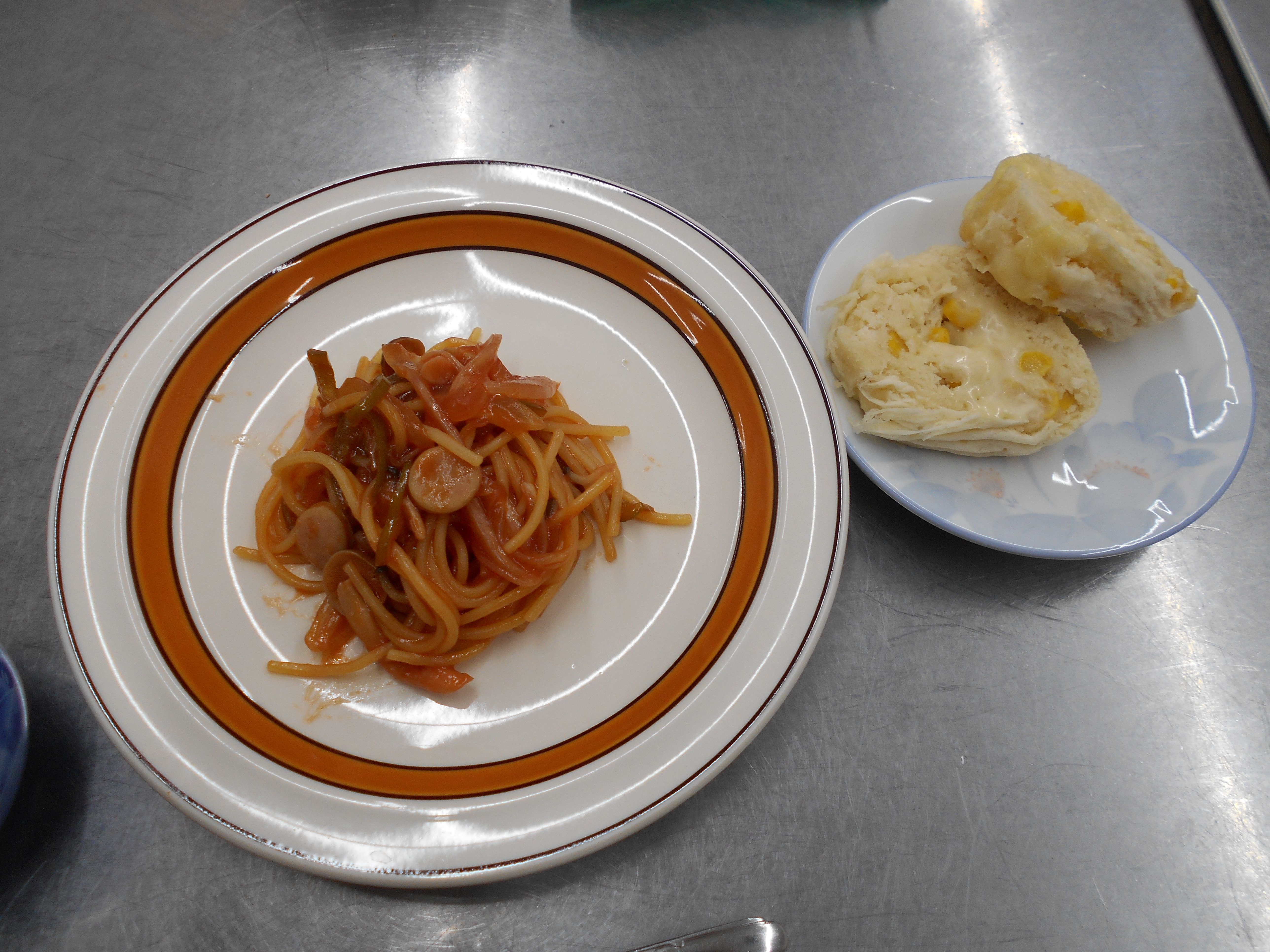 パッククッキングで作ったスパゲッティと蒸しパン